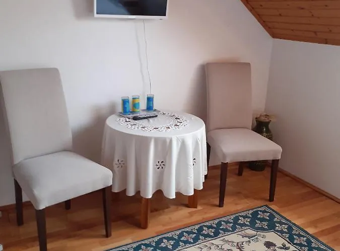 Anna Vendeghaz * בלטונאקאלי